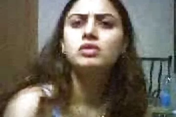 सिनेमा हिंदी सेक्सी बीएफ मूवी में जलने से डरने वाले आदमी के ढीले मुर्गा को चूसना जोखिम भरा है