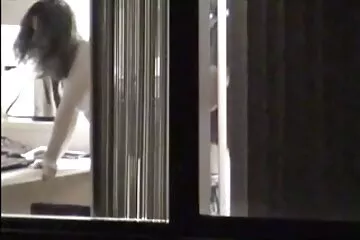 एक बीएफ सेक्सी मूवी अजनबी के साथ चलने के बाद उसे कमबख्त ।
