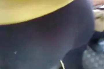 पार्क में बहुत जोखिम भरा शौकिया सार्वजनिक गुदा सेक्स! पास से गुजर रहे लोग। सेक्सी बीएफ मूवी